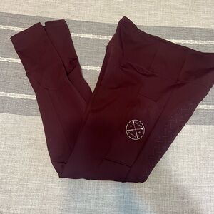 Define full seat legging with cell phone pockets